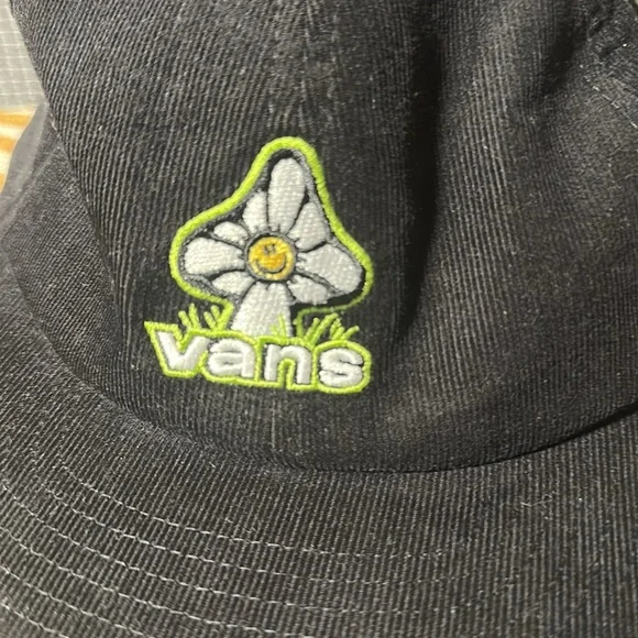 (unisex) VANS Hat with 🙂🍄 logo - Picture 3 of 9